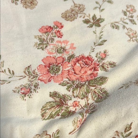 Floral Patterned Fabric flat sheet - Picture 3 of 3